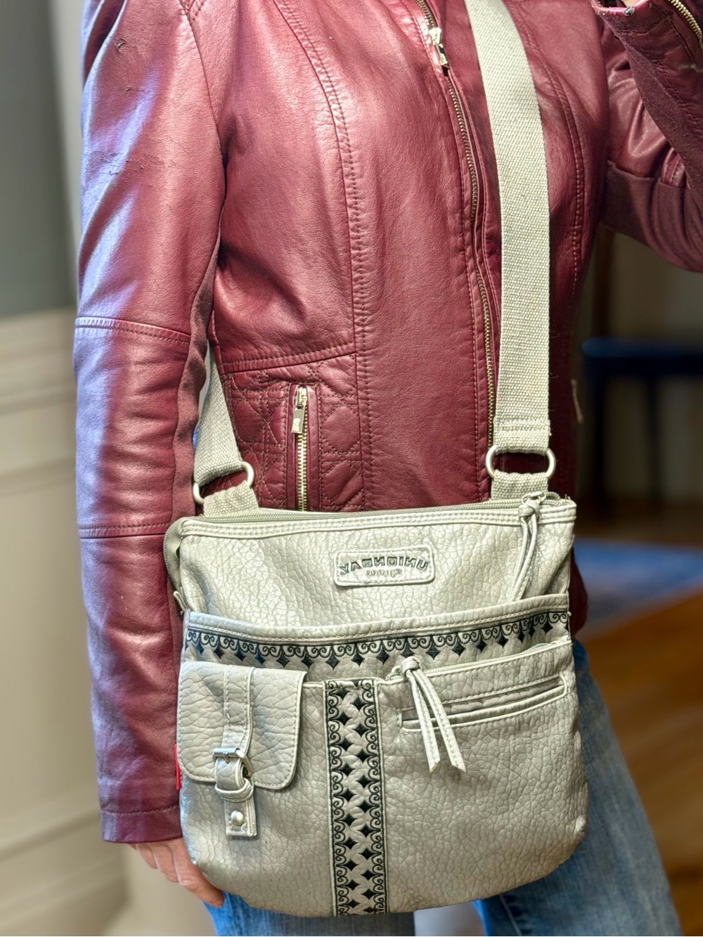 UnionBay Y2K Boho Gray/Black Faux Leather Crossbody Bag (GUC)